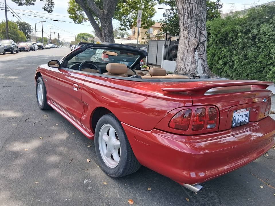 1998 Ford Mustang GT view 2