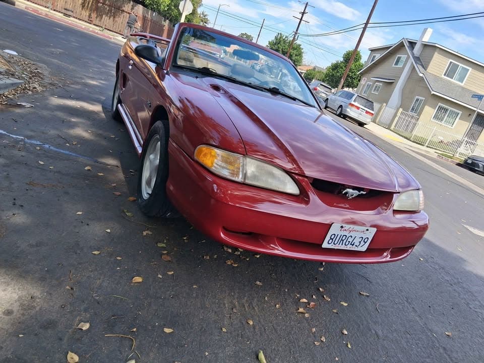 1998 Ford Mustang GT view 3