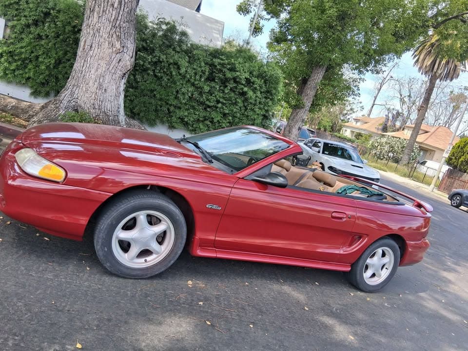 1998 Ford Mustang GT view 7
