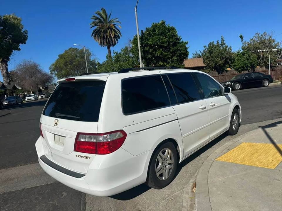 2005 Honda Odyssey EX view 2