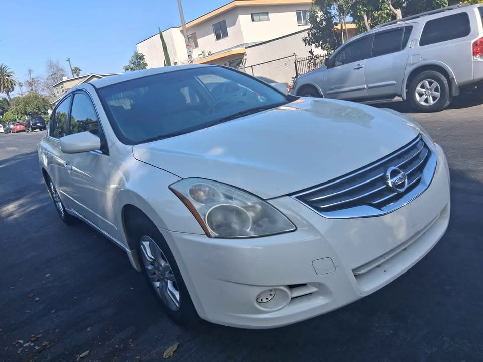 2010 Nissan Altima 2.5 S view 2