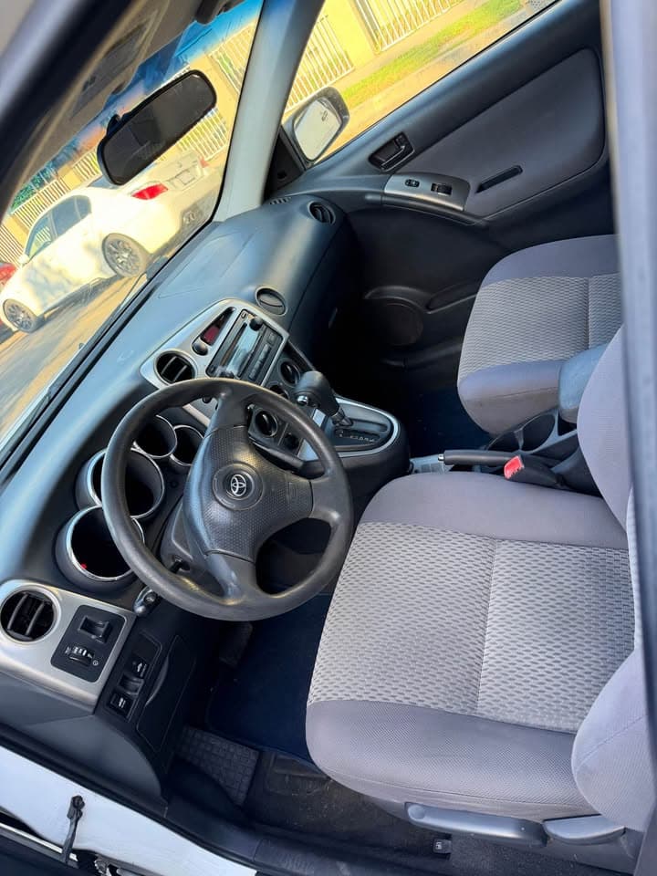 2005 Toyota Matrix S Sport view 3